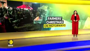 French Farmers Continue Motorway Blockades, Celebrate Christmas at Protest Sites 