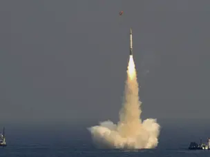 What is 'cold-launch' technology and how did India use it for the K-4 missile test in the Bay of Bengal?