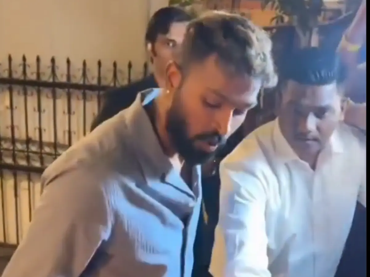 WATCH: Hardik Pandya ignores abusive fan after refusing selfie request
