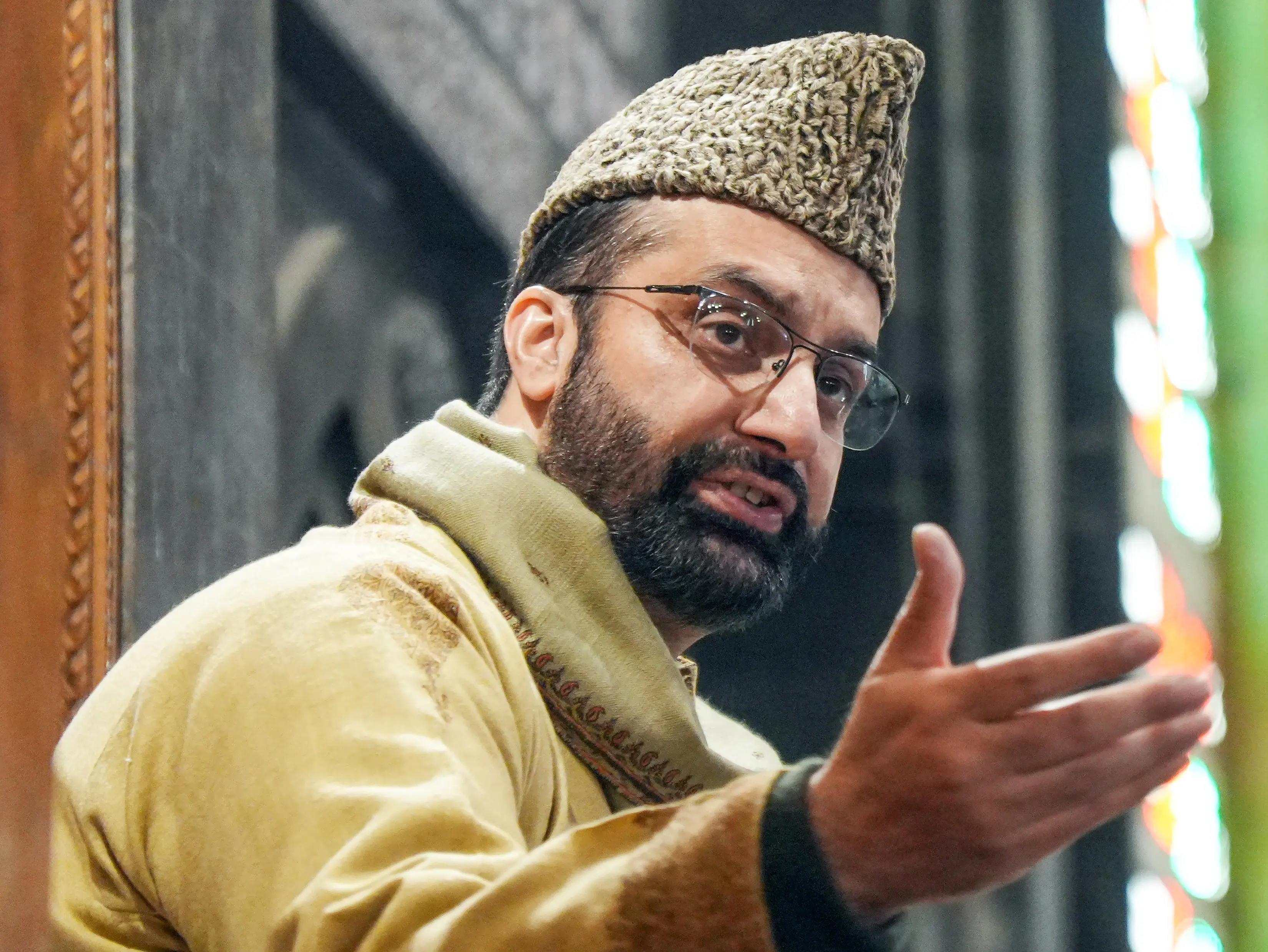 Amid crackdown on separatists, Mirwaiz drops Hurriyat chairman title from social media Amid crackdown on separatists, Mirwaiz drops Hurriyat chairman title from social media
