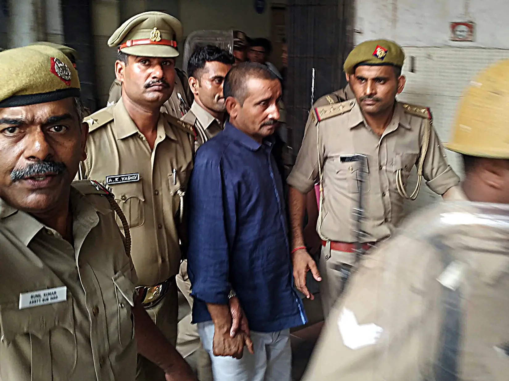 Unnao rape survivor’s family protests outside Delhi High Court over Kuldeep Sengar bail Unnao rape survivor’s family protests outside Delhi High Court over Kuldeep Sengar bail