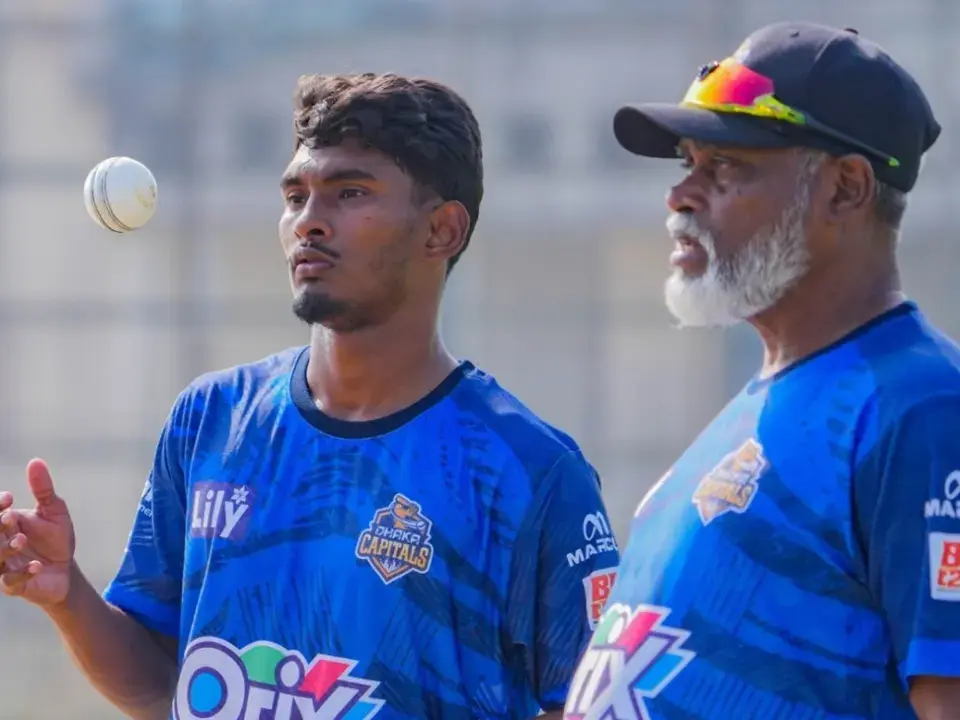 Bangladesh Premier League: Dhaka Capitals' assistant coach Mahbub Ali Zaki collapses before game, dies Bangladesh Premier League: Dhaka Capitals' assistant coach Mahbub Ali Zaki collapses before game, dies