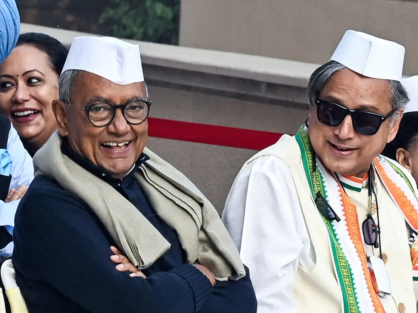 Shashi Tharoor echoes Digvijaya Singh’s RSS-BJP comparison, says ‘there should be discipline in Congress' Shashi Tharoor echoes Digvijaya Singh’s RSS-BJP comparison, says ‘there should be discipline in Congress'