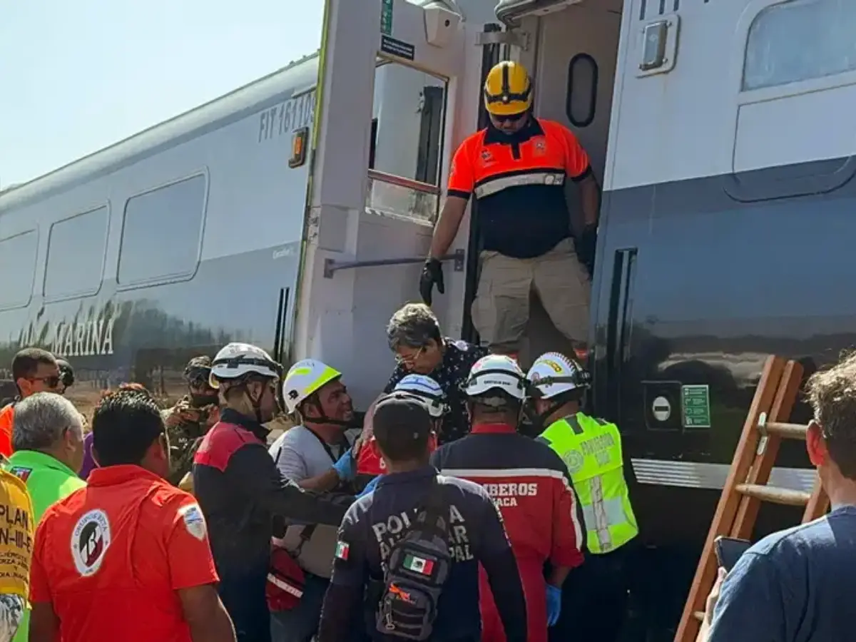 Train derails in Mexico, at least 13 killed, over 90 injured; videos show chaos Train derails in Mexico, at least 13 killed, over 90 injured; videos show chaos