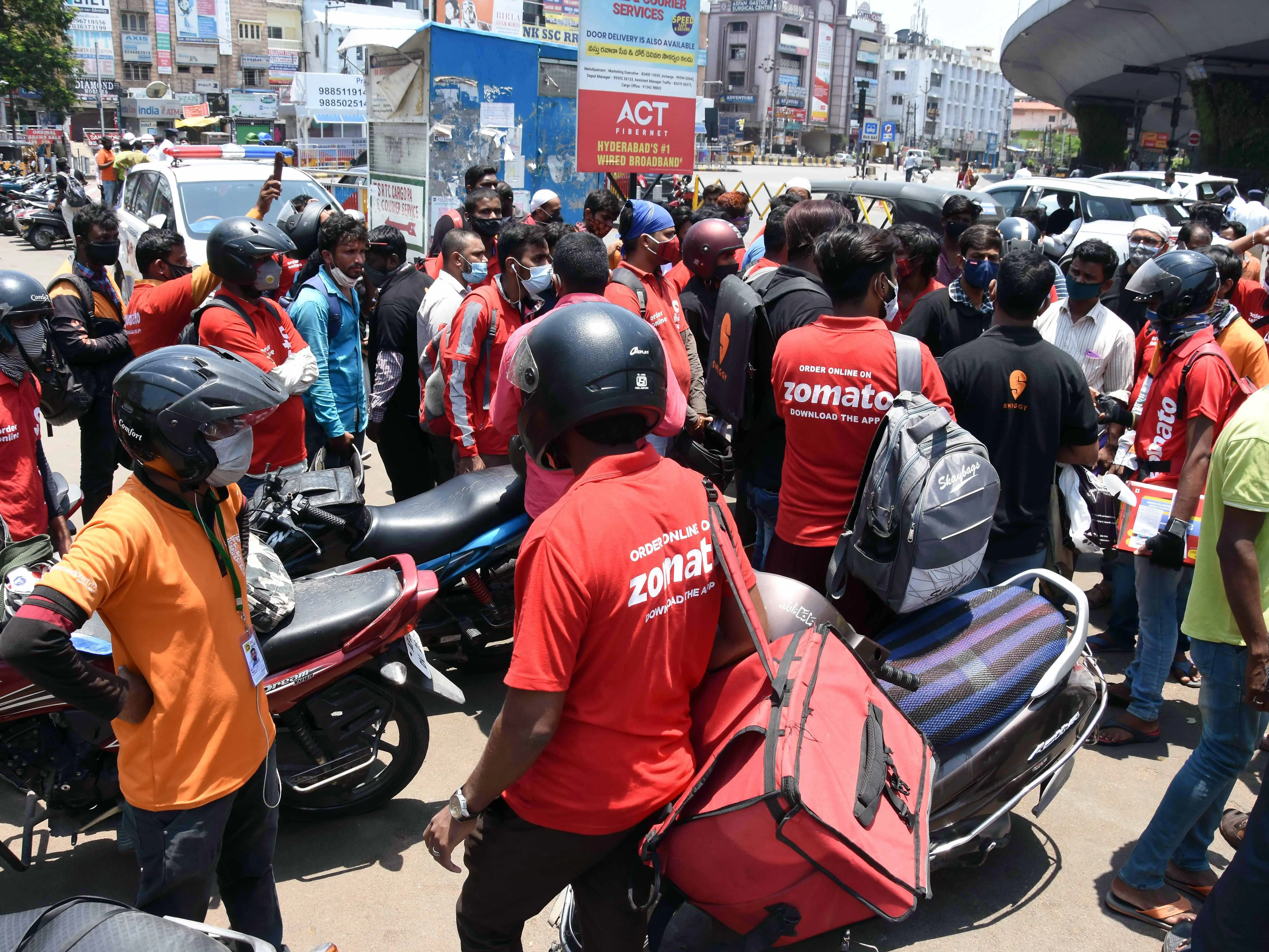 Zomato, Swiggy announce special incentives amid delivery workers' nationwide protest for NYE Zomato, Swiggy announce special incentives amid delivery workers' nationwide protest for NYE