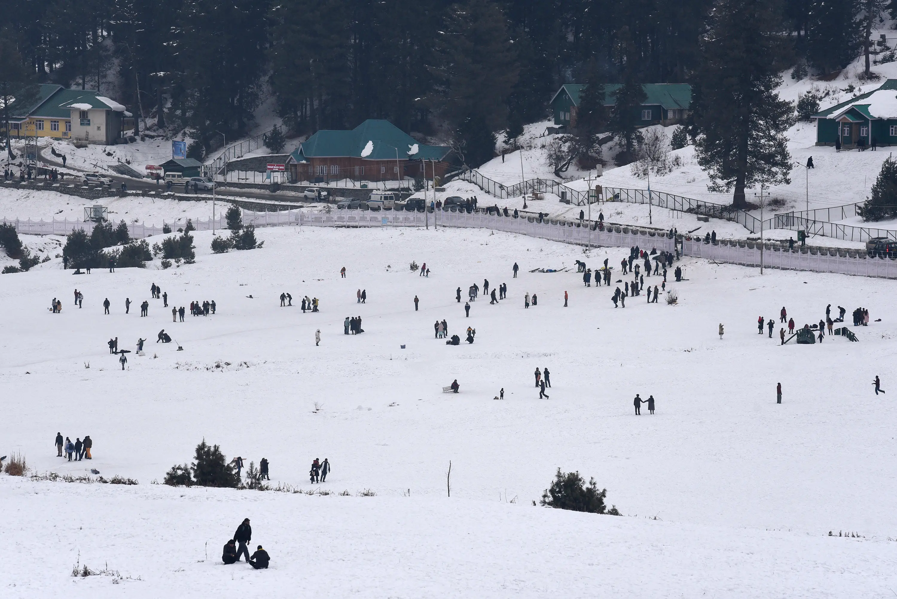 Kashmir valley welcomes 2026 with surge in tourists, renewed optimism