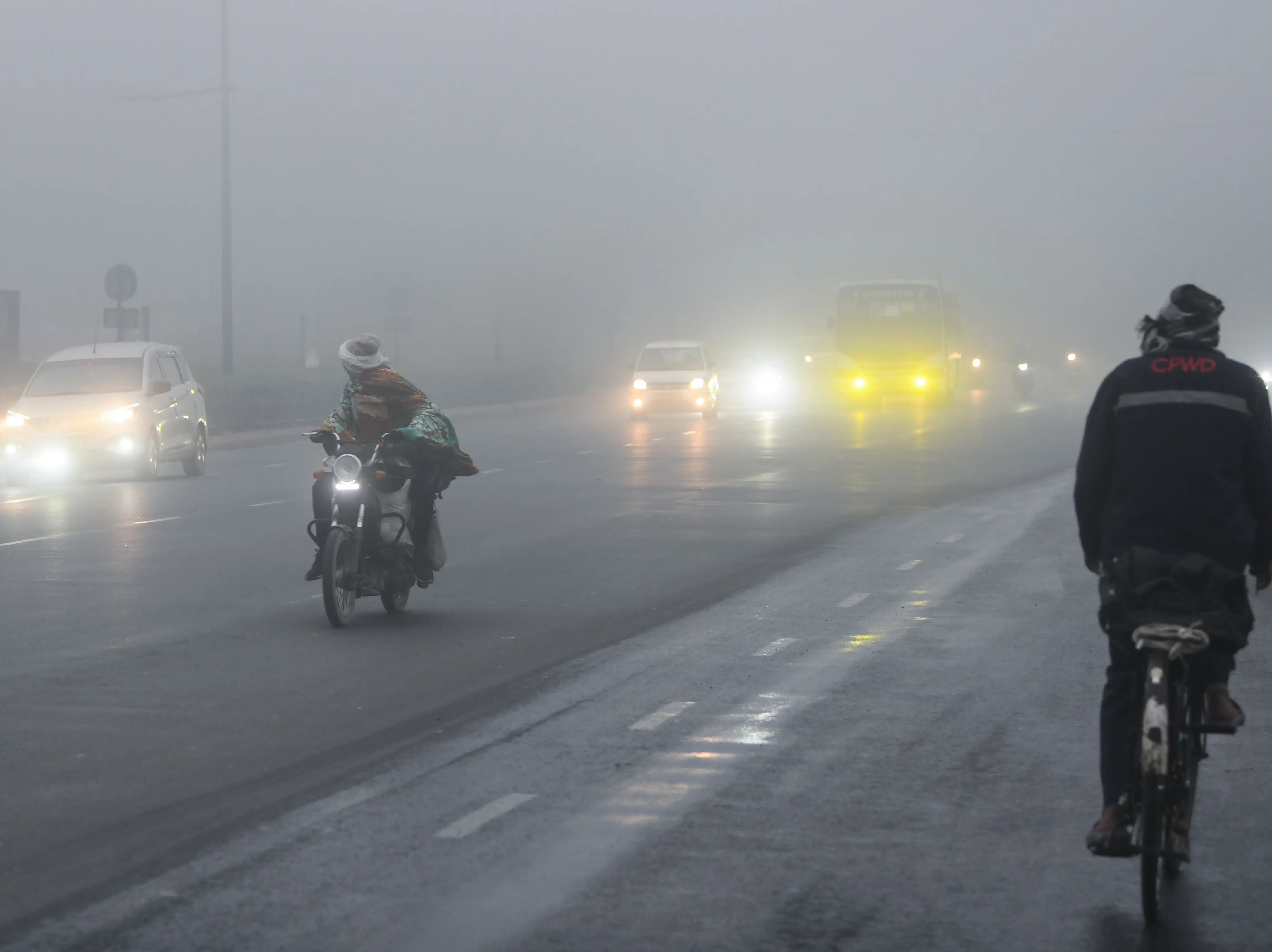 IMD warns of cold wave in Delhi; air quality remains in 'very poor' category IMD warns of cold wave in Delhi; air quality remains in 'very poor' category