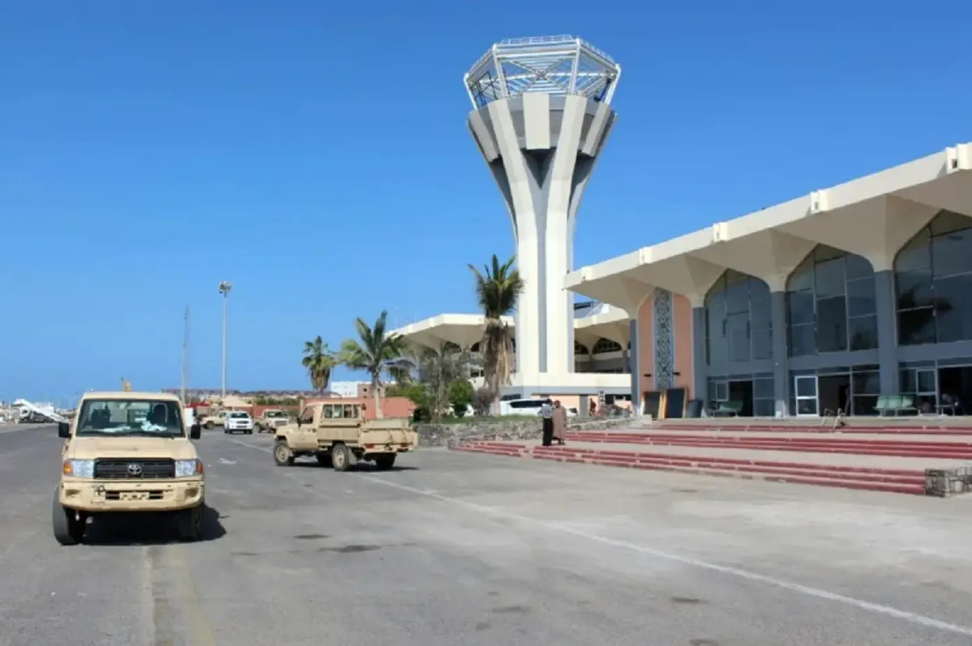 Yemen’s Aden airport air traffic halted amid Saudi-UAE rivalry as rift deepens; passengers stranded