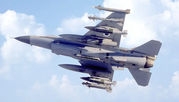 8 air-to-air missiles with multi-target capability