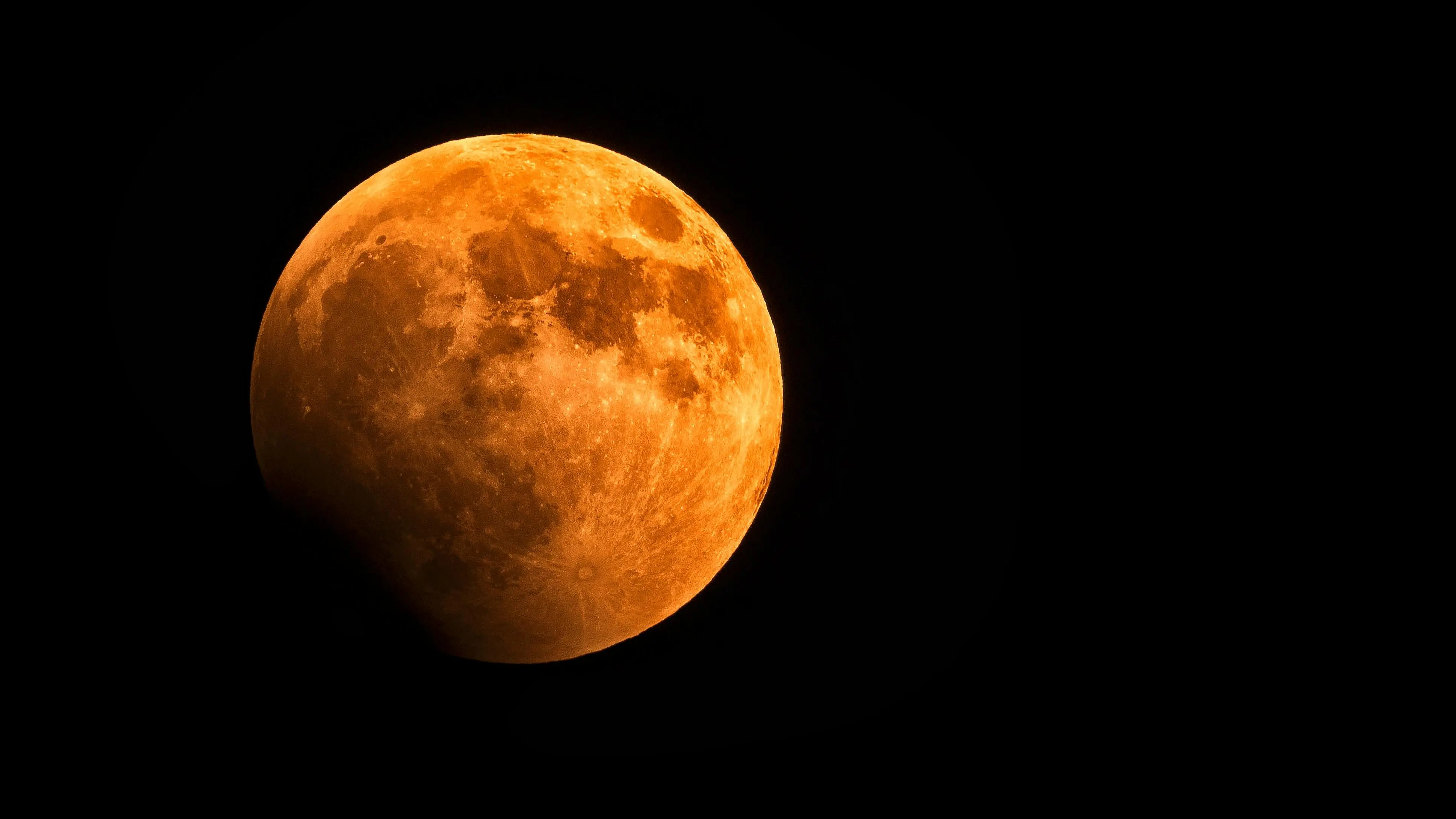 4. total lunar eclipse and ‘blood moon’