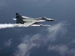 How air-to-air missiles intercept incoming cruise missiles