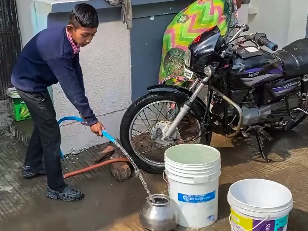 Madhya Pradesh suspends 2 officials as Indore water contamination kills 5, hospitalises 210 Madhya Pradesh suspends 2 officials as Indore water contamination kills 5, hospitalises 210