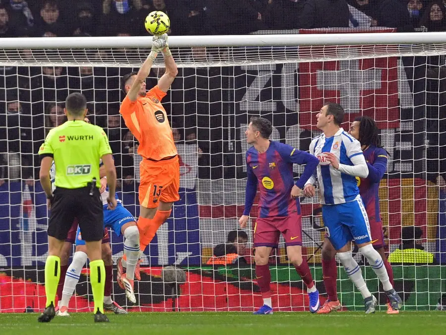 Flick praises ‘incredible keeper’ Garcia as Barcelona reign supreme against Espanyol