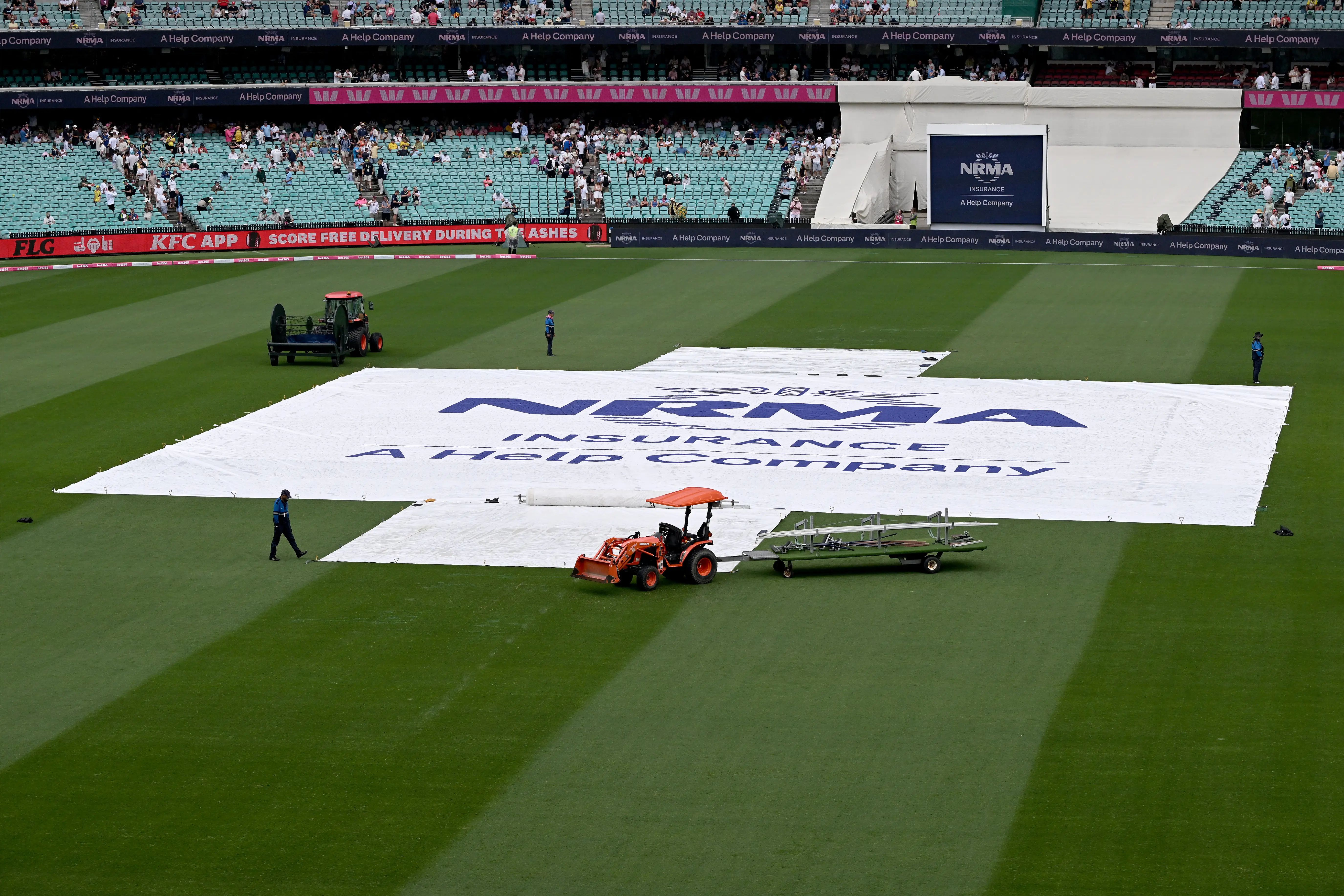 Ashes: Here’s what Vaughan, Brook and Gillespie think about bad light ending day one play at SCG