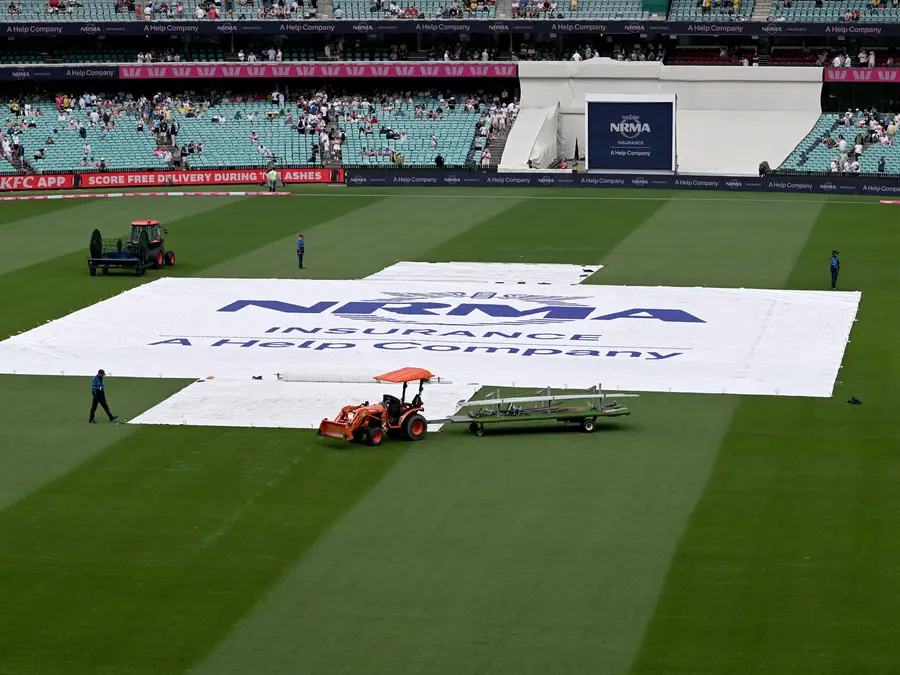 Ashes: Here’s what Vaughan, Brook and Gillespie think about bad light ending day one play at SCG