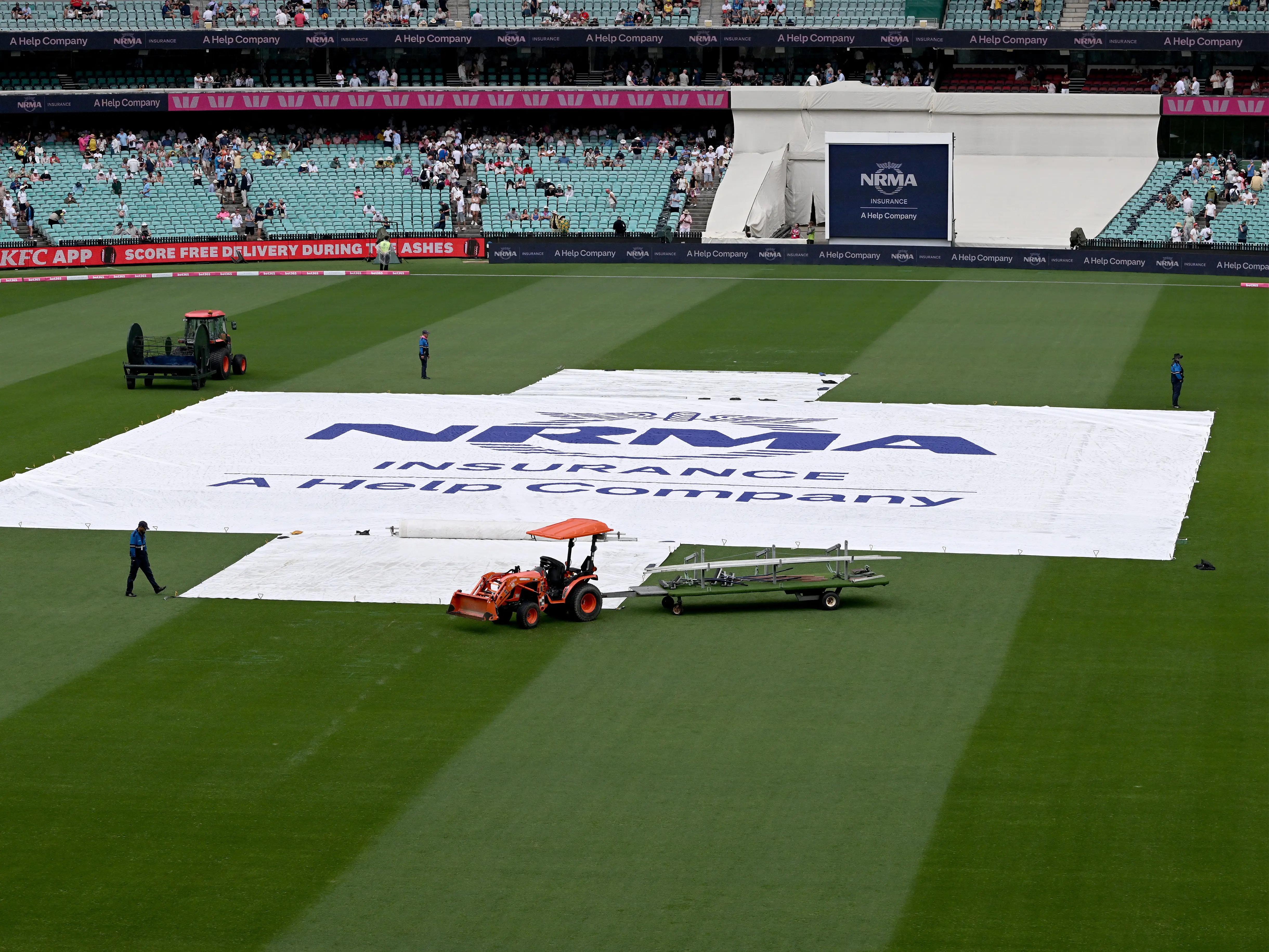 Ashes: Here’s what Vaughan, Brook and Gillespie think about bad light ending day one play at SCG Ashes: Here’s what Vaughan, Brook and Gillespie think about bad light ending day one play at SCG