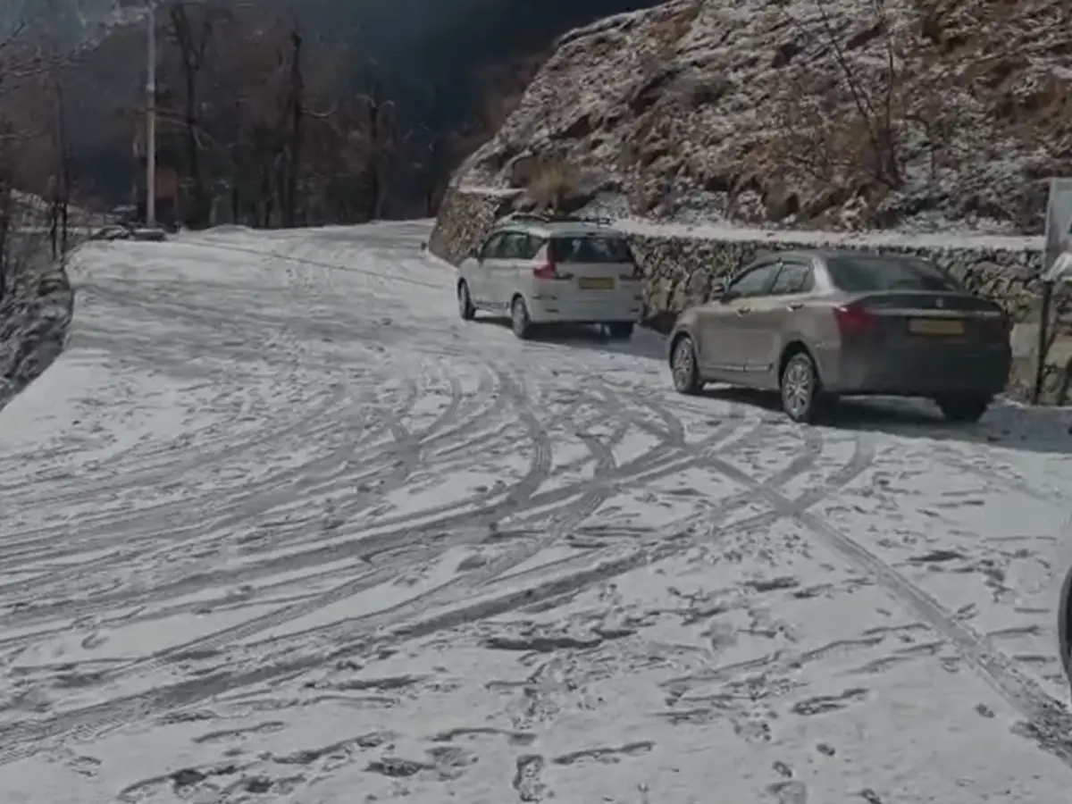 Severe cold wave grips North India; Kashmir, Ladakh shiver at sub-zero temperatures Severe cold wave grips North India; Kashmir, Ladakh shiver at sub-zero temperatures