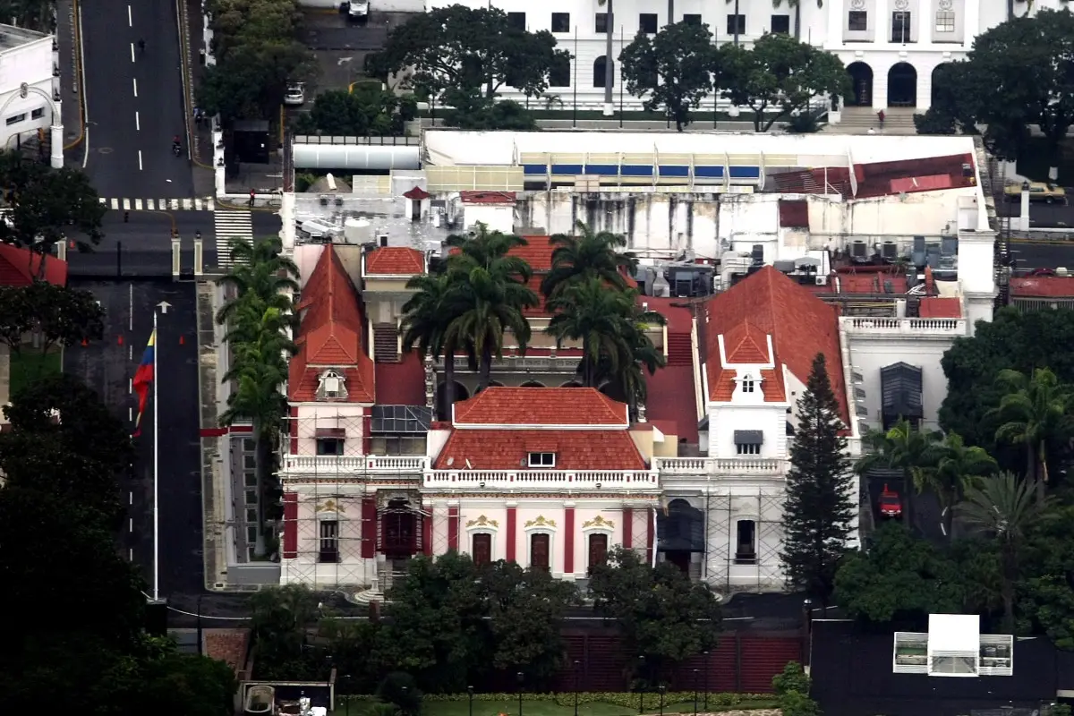 Gunfire erupts near Venezuela presidential palace days after Nicolas Maduro capture. Watch