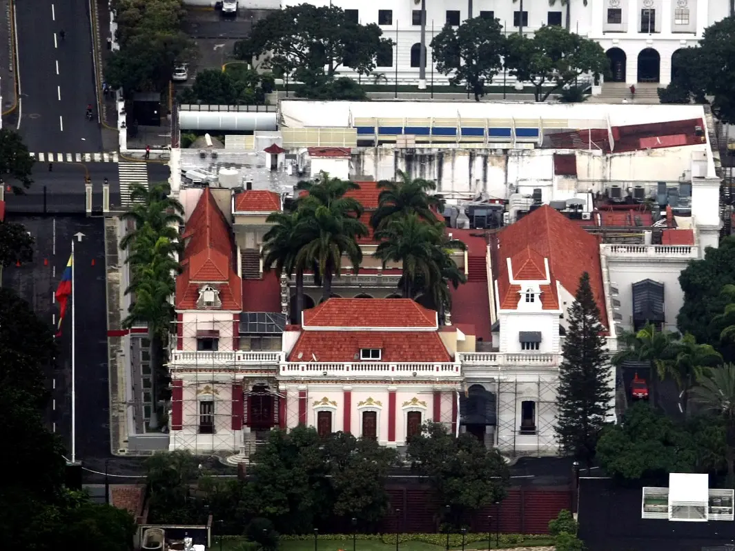 Gunfire erupts near Venezuela presidential palace days after Nicolas Maduro capture. Watch Gunfire erupts near Venezuela presidential palace days after Nicolas Maduro capture. Watch