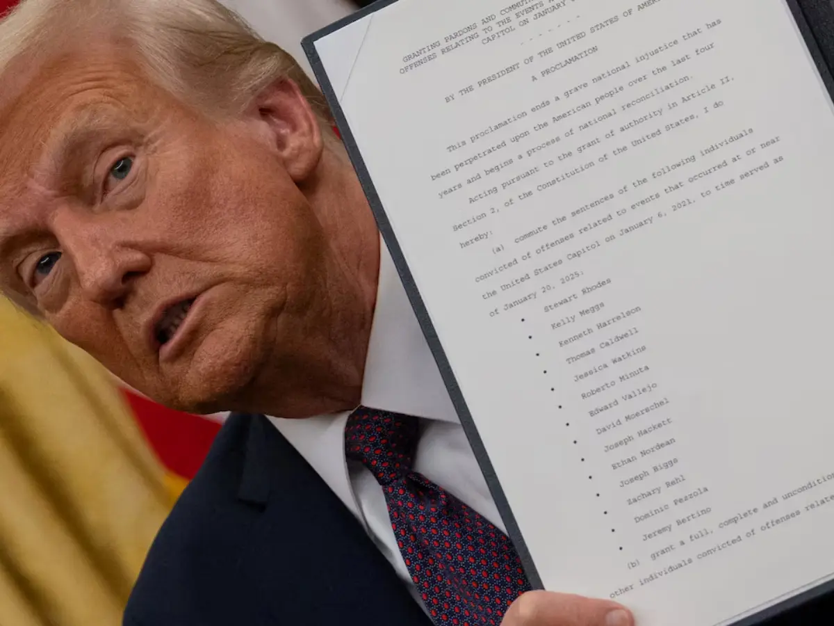 Trump pardons rioters