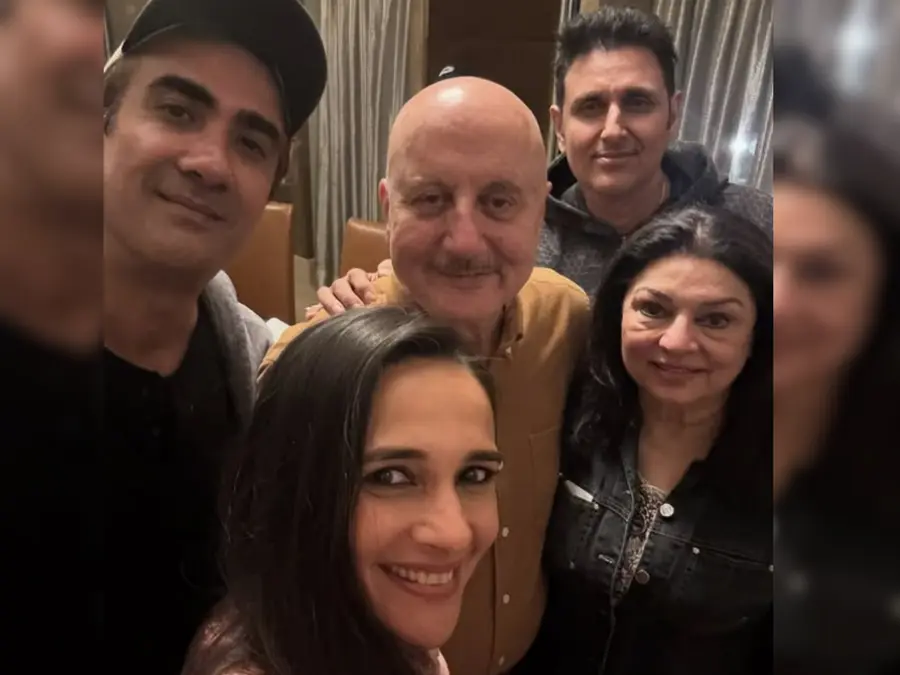 Khosla Ka Ghosla 2: Tara Sharma shares a selfie from set as OGs Anupam Kher, Ranvir Shorey, Parvinn Dabass and Kiran Juneja reunite