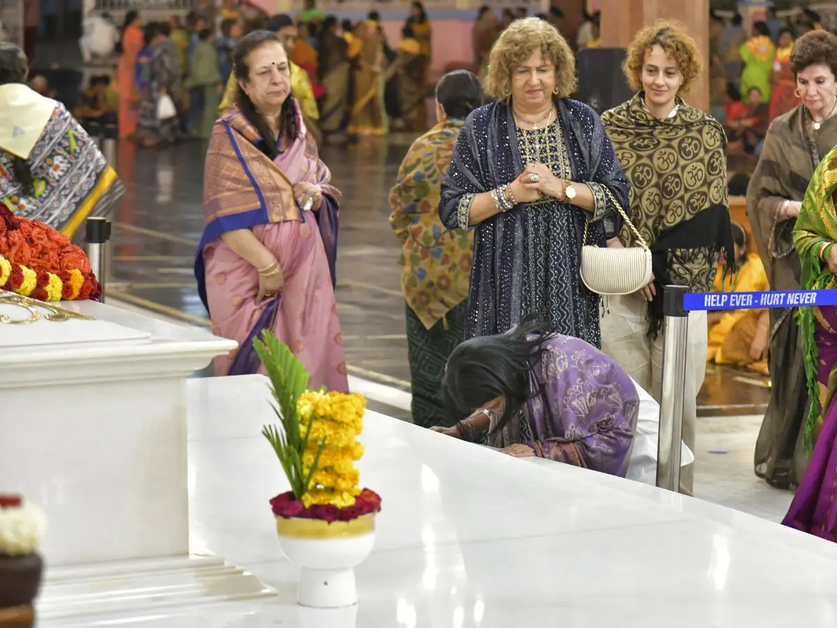 Personal detour during official visits