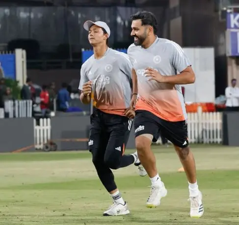 Rohit Sharma video: India batter gets 'vada pav' offer by fans during practice session ahead of NZ series | WATCH