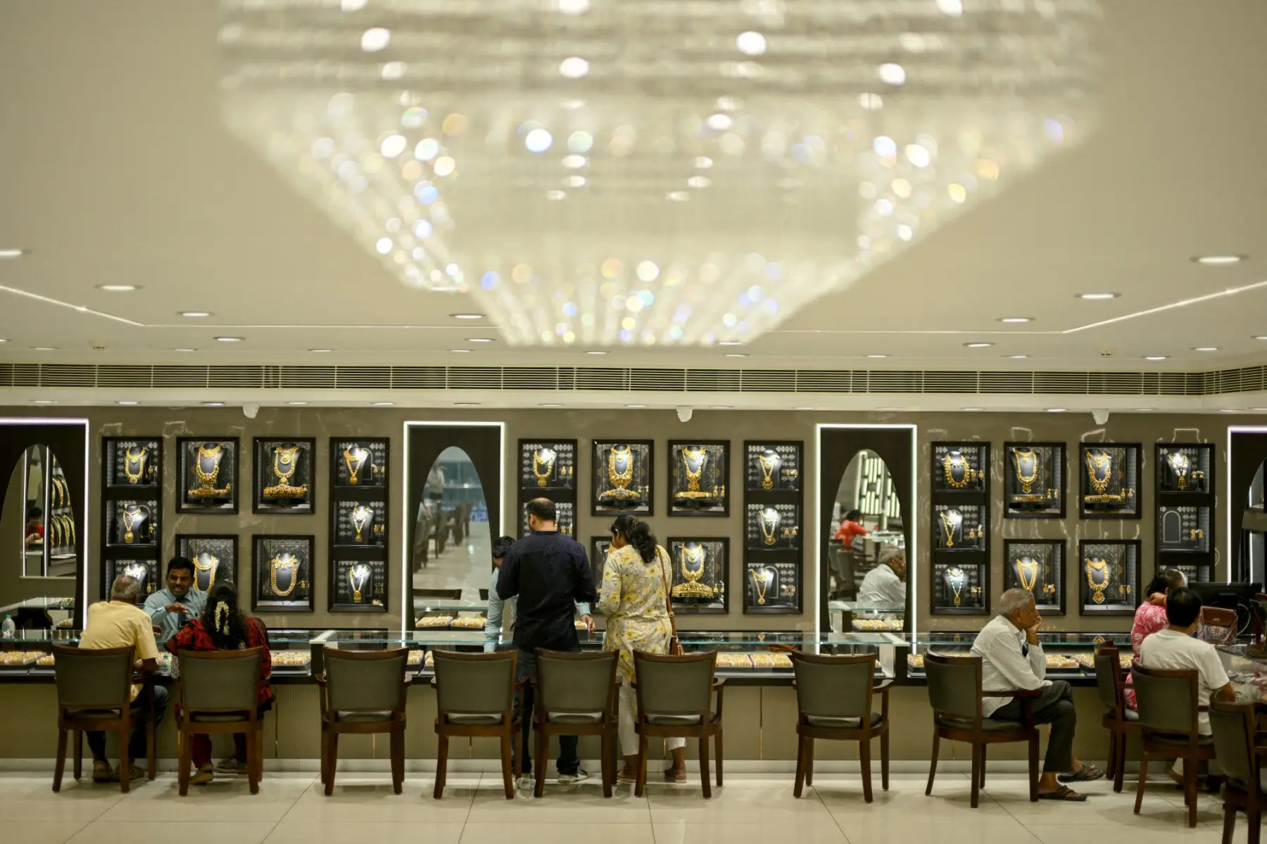 Bihar jewellers ban purchase of gold for customers with veils or masks