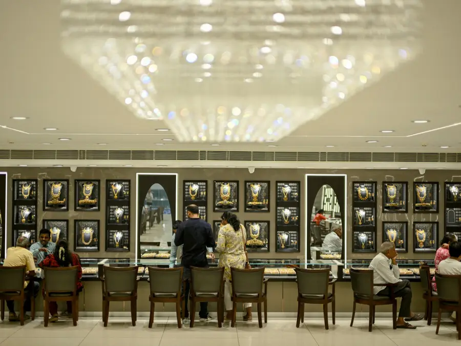 Bihar jewellers ban purchase of gold for customers with veils or masks