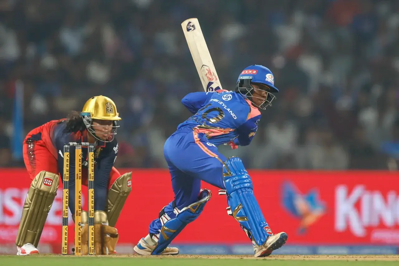 WPL 2026 Live Score: Mumbai three down at halfway mark
