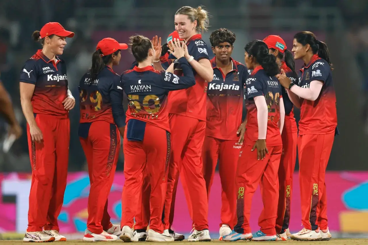 WPL 2026 Live Score: Bowlers keep chipping away as MI reach 100