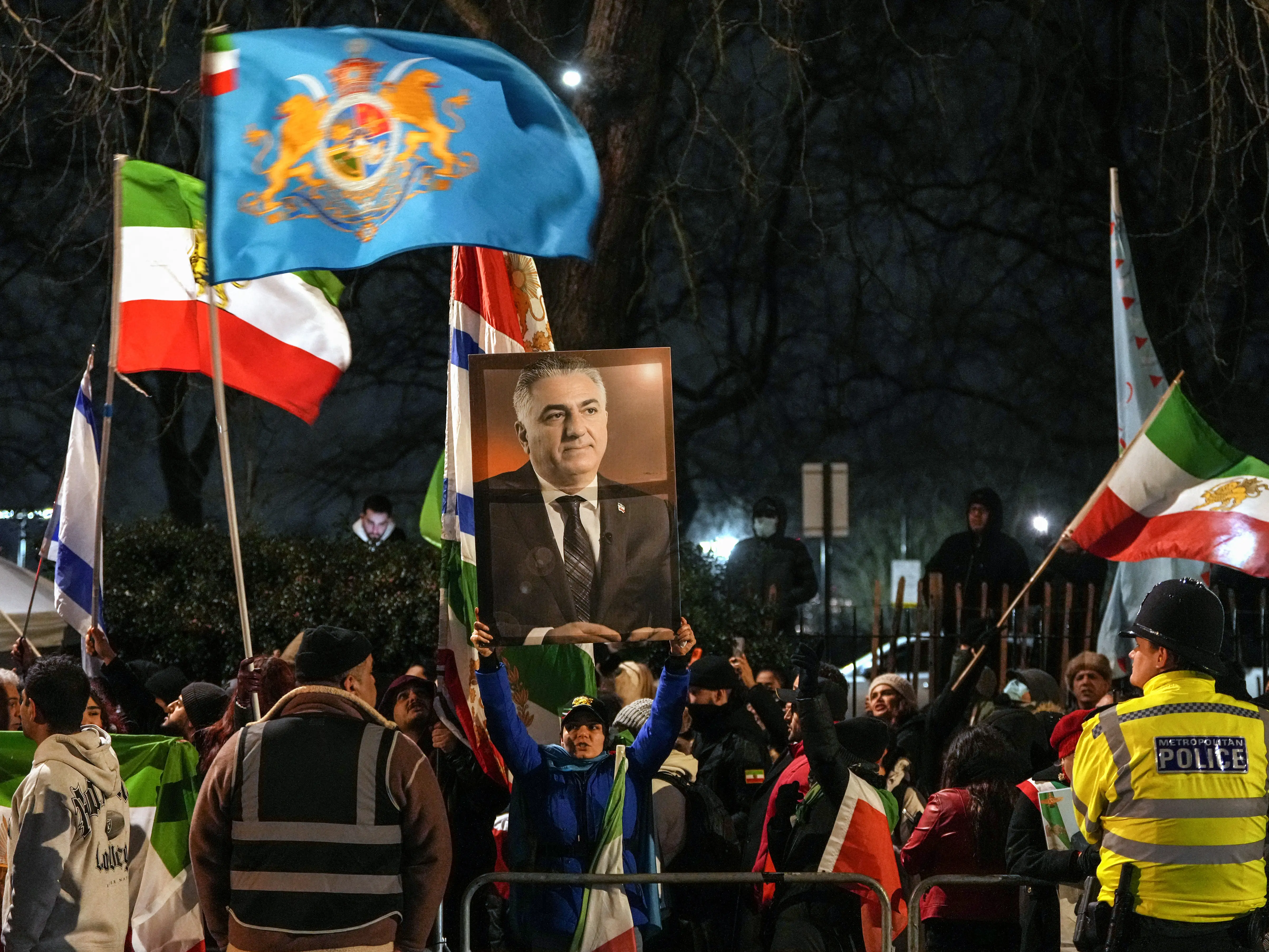 Iran warns US military, commercial bases would be 'legitimate targets' if Washington intervenes