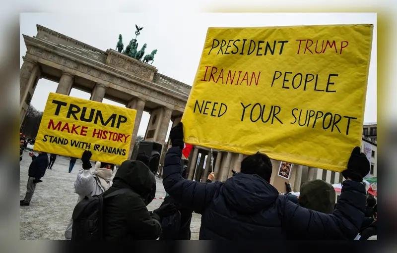 'Trump make history, stand with Iranians': Protesters ask US president to intervene 'Trump make history, stand with Iranians': Protesters ask US president to intervene