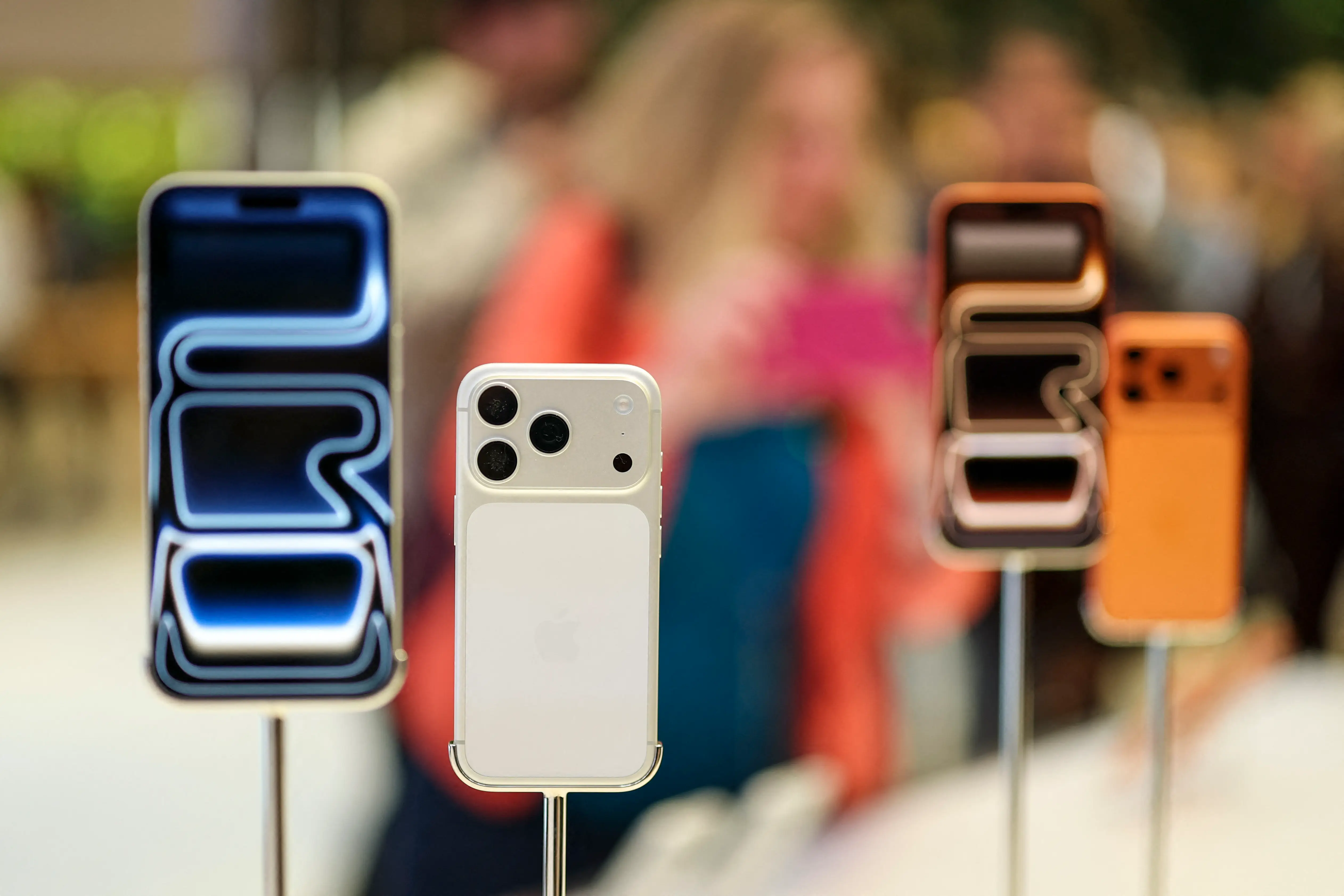 Apple becomes world’s leading smartphone brand, surpasses Samsung: Report