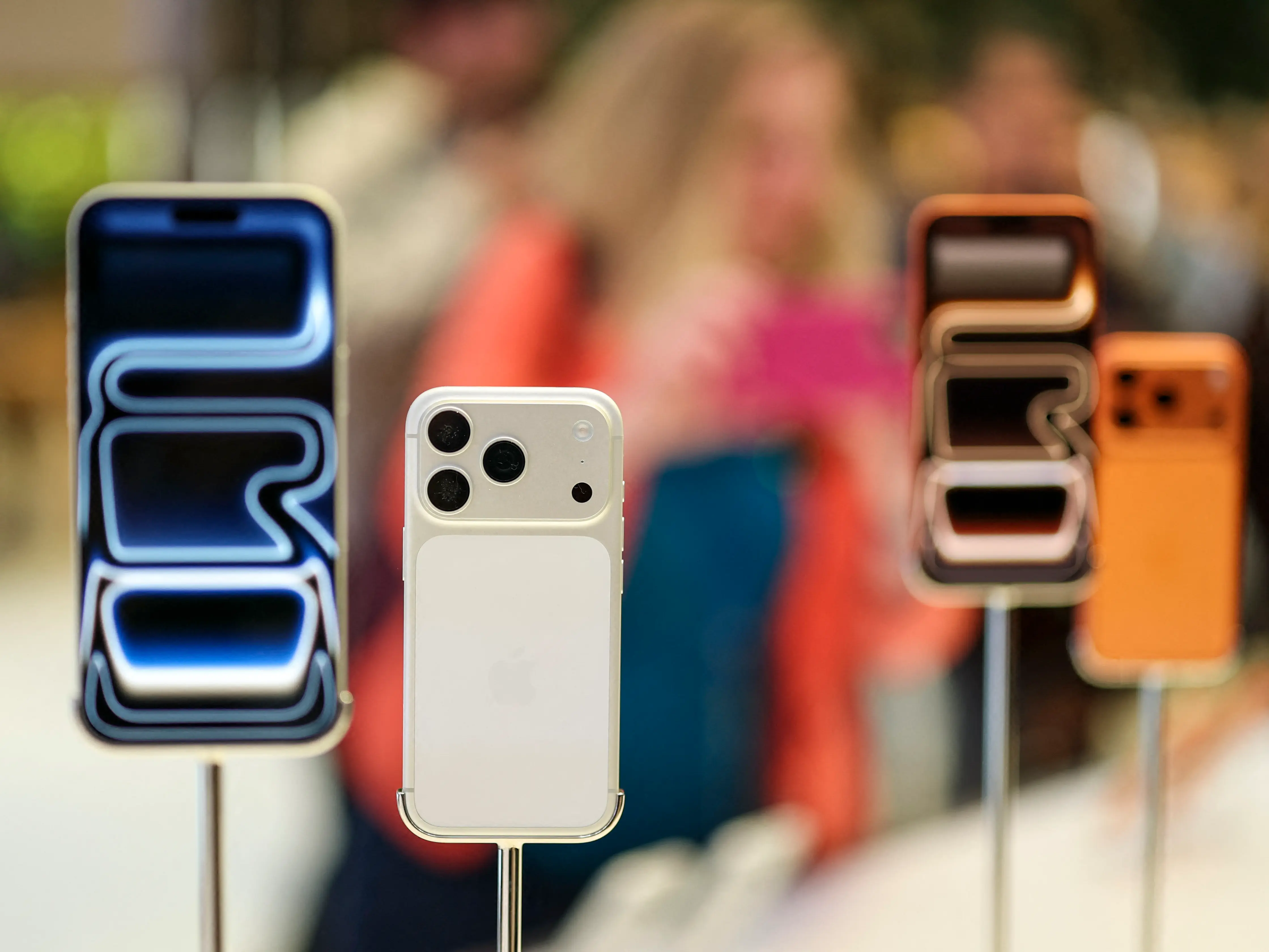 Apple becomes world’s leading smartphone brand, surpasses Samsung: Report