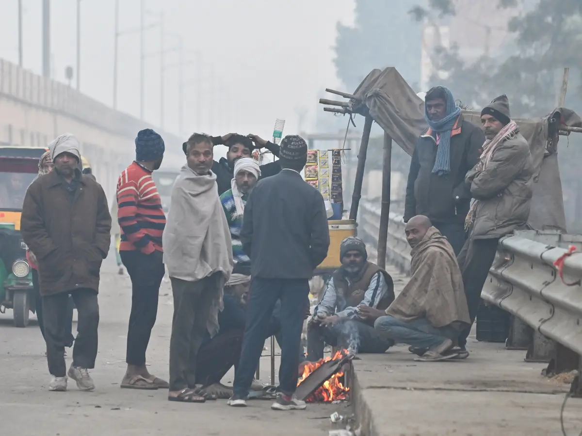 Delhi shivers as cold wave continues, air quality slips to 'very poor' category