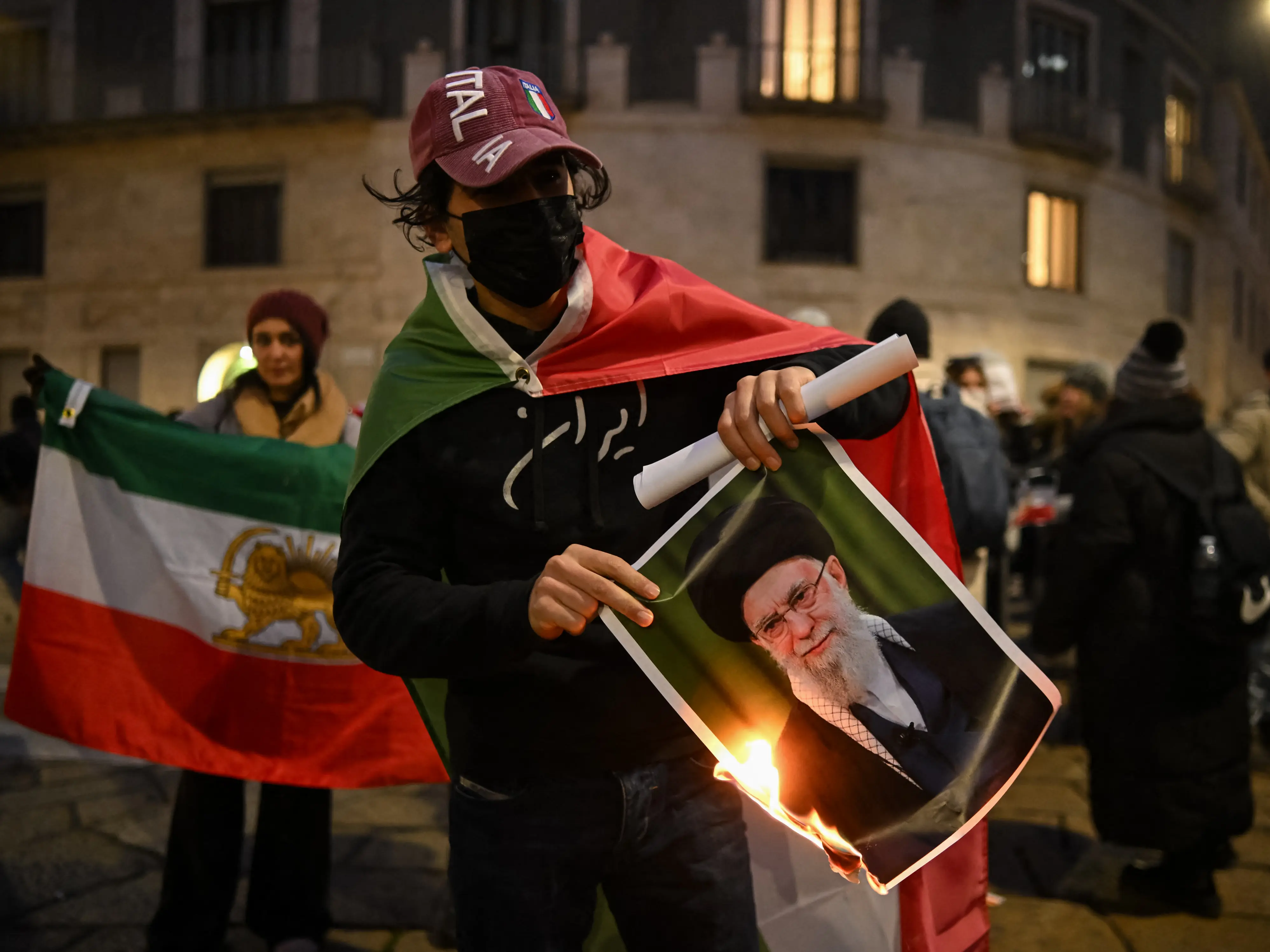 US tells citizens to 'leave Iran now' amid unrest and internet blackouts US tells citizens to 'leave Iran now' amid unrest and internet blackouts