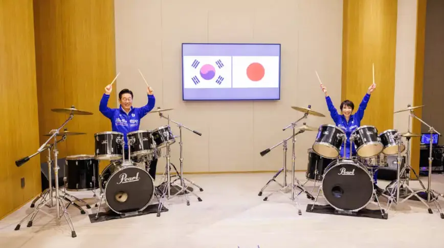 WATCH | Japanese PM and S Korean President strike a chord with K-pop drumming session