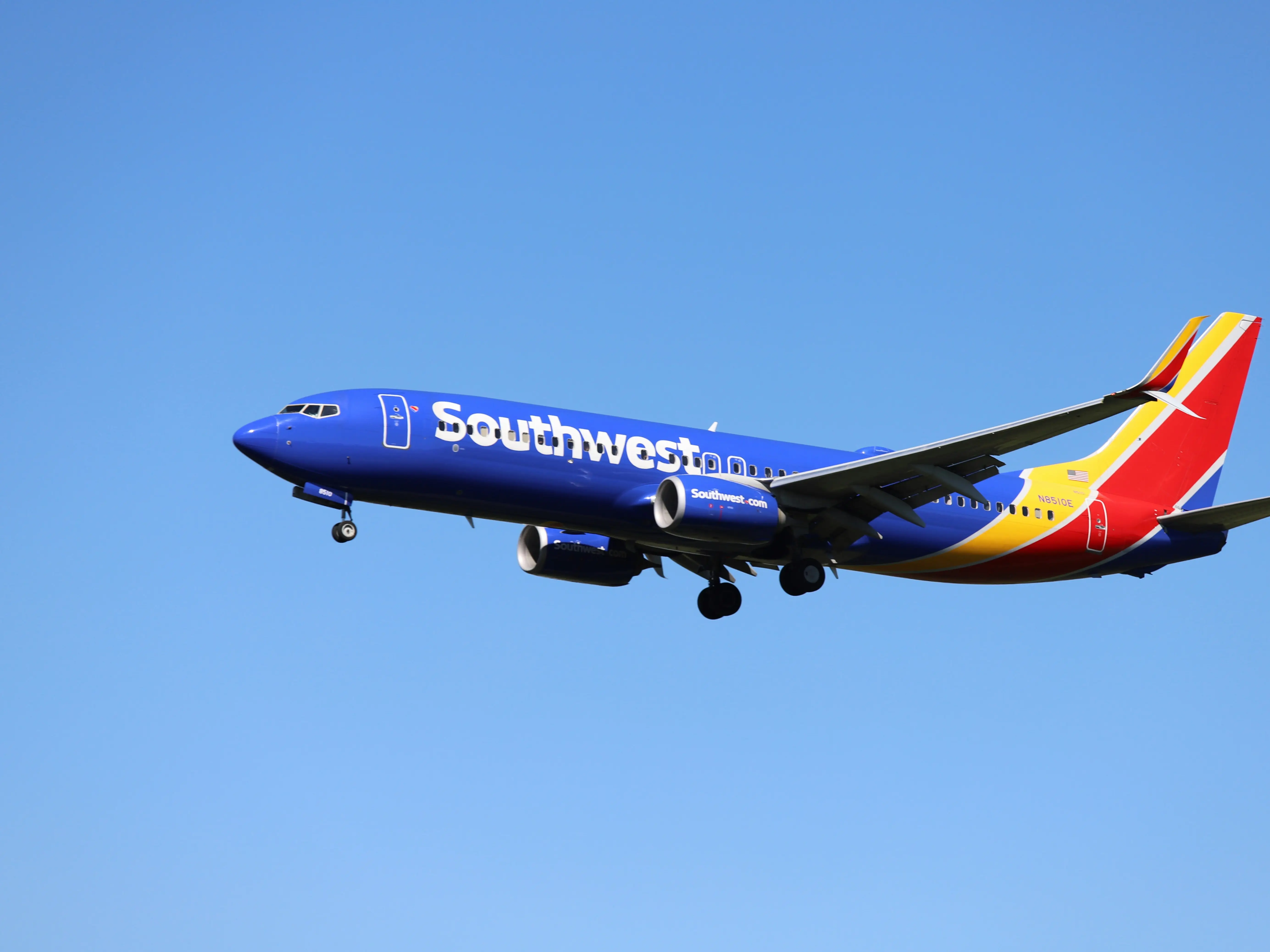 Husband deplaned for getting loud and angry at seeing his wife talk to another man on Southwest flight Husband deplaned for getting loud and angry at seeing his wife talk to another man on Southwest flight
