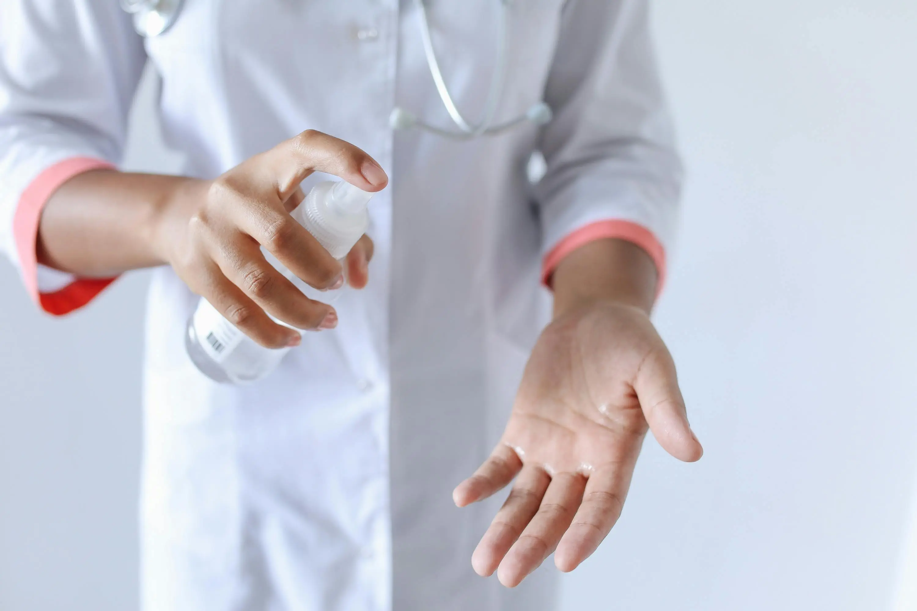 Life saving medicine? Scientists develop spray-on powder that stops bleeding in one second, offers hope in war zones