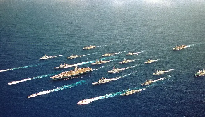 How the destroyers around the USS Abraham Lincoln can track 100 targets at once