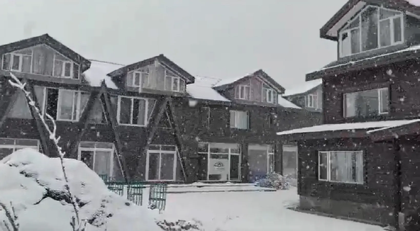 Snowfall starts in Gulmarg, Sonamarg, and other higher reaches of Kashmir Valley