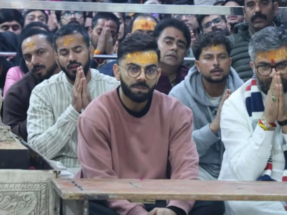 Watch: Virat Kohli seeks blessings at Ujjain's Mahakaleshwar Temple, chants 'Jai Shree Mahakal' Watch: Virat Kohli seeks blessings at Ujjain's Mahakaleshwar Temple, chants 'Jai Shree Mahakal'