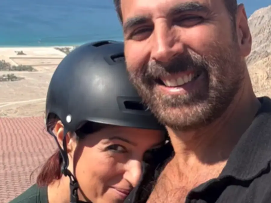 Twinkle Khanna, Akshay Kumar paraglides to celebrate their 25th marriage anniversary in style