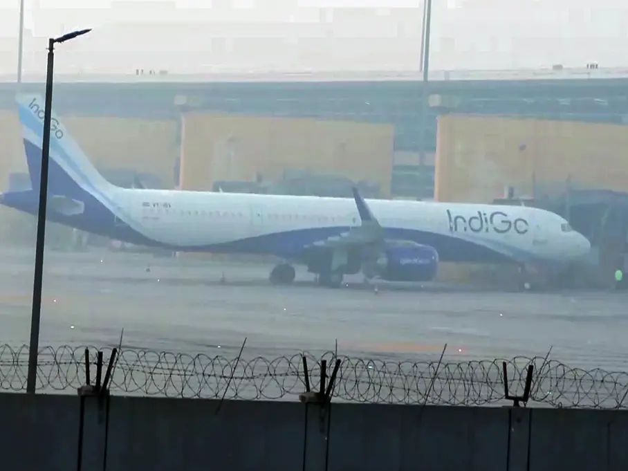 Airlines issue advisory as dense fog blankets Delhi; IMD issues cold wave alert – Check AQI today Airlines issue advisory as dense fog blankets Delhi; IMD issues cold wave alert – Check AQI today