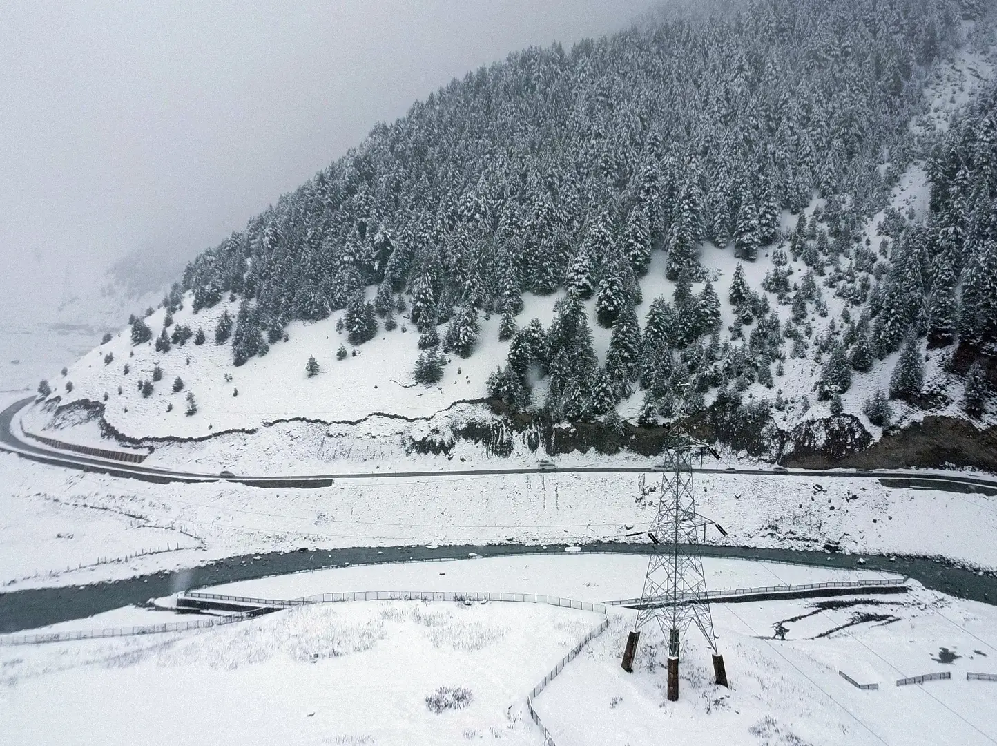 Western disturbances to bring widespread snowfall across J&K from January 22 to 28 Western disturbances to bring widespread snowfall across J&K from January 22 to 28