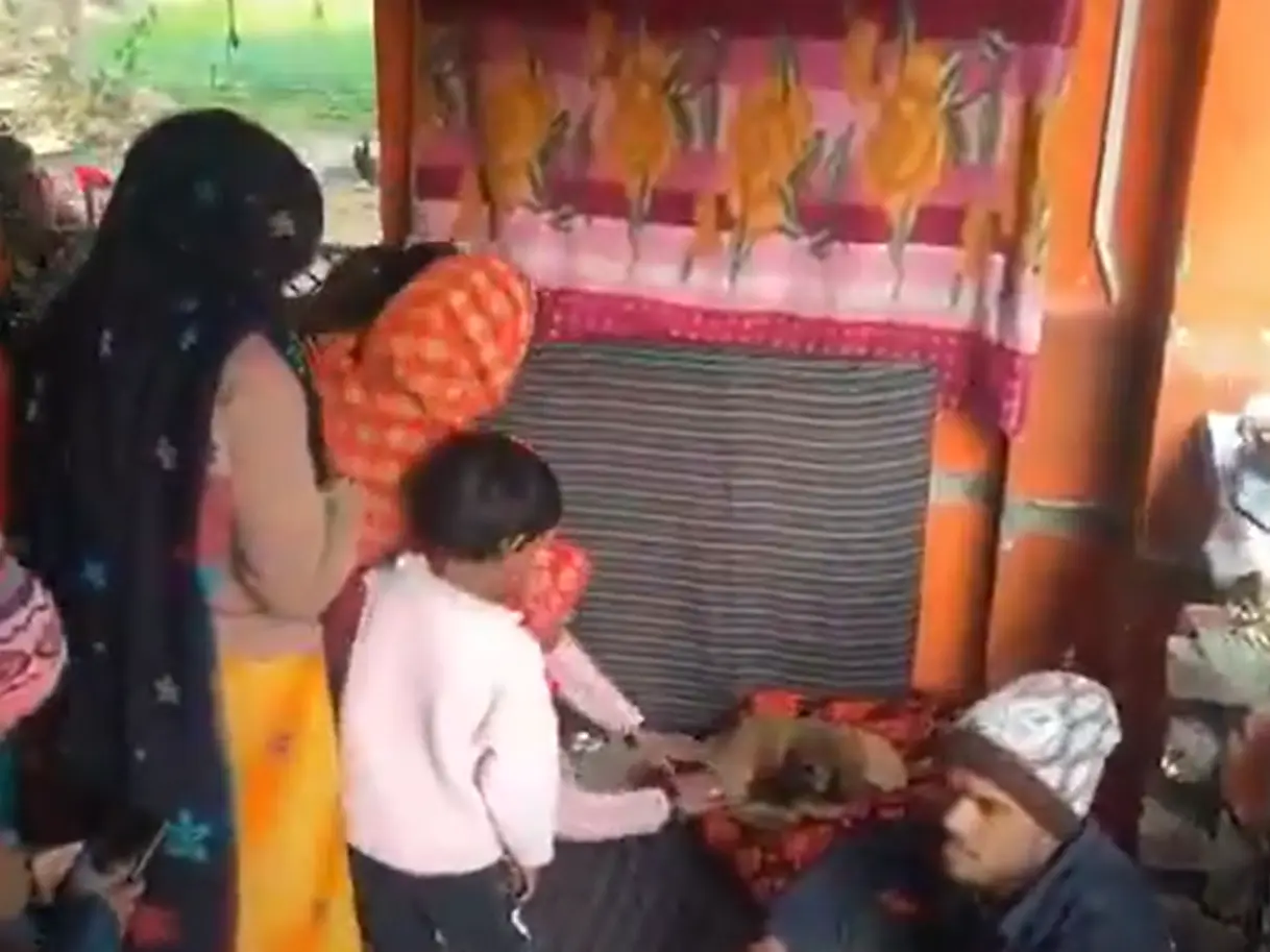 Stray dog or divine sign? Devotees begin worshipping dog circling Hanuman idol in Uttar Pradesh: VIDEO Stray dog or divine sign? Devotees begin worshipping dog circling Hanuman idol in Uttar Pradesh: VIDEO