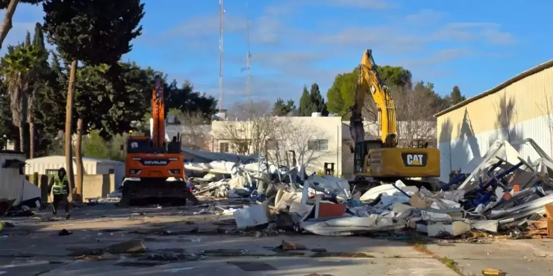 Israeli crews tear down UN Palestinian refugee agency in Jerusalem, UNRWA calls it 'violation' of international law