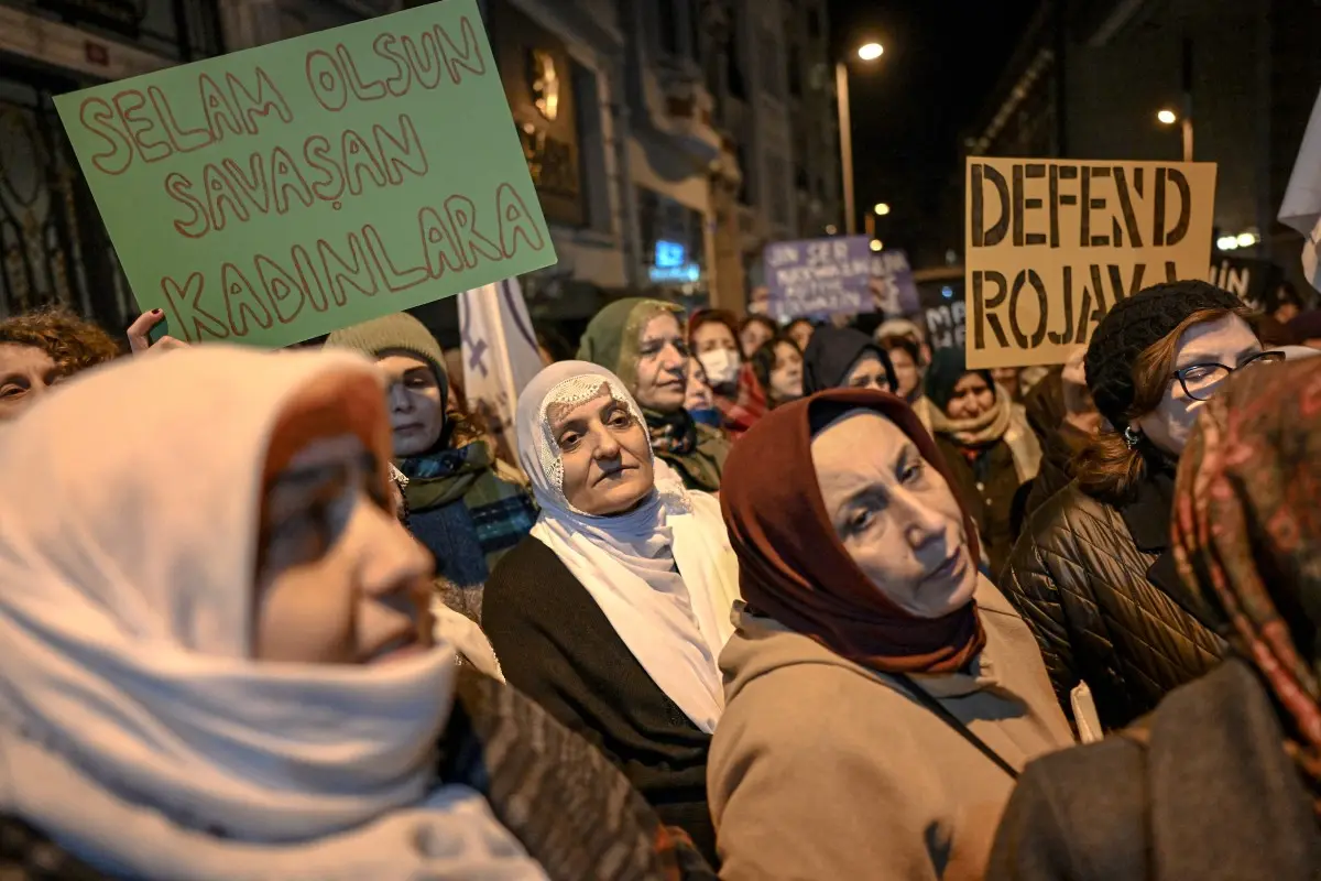 Pro-Kurd protesters clash with Police at Turkey border with Syria