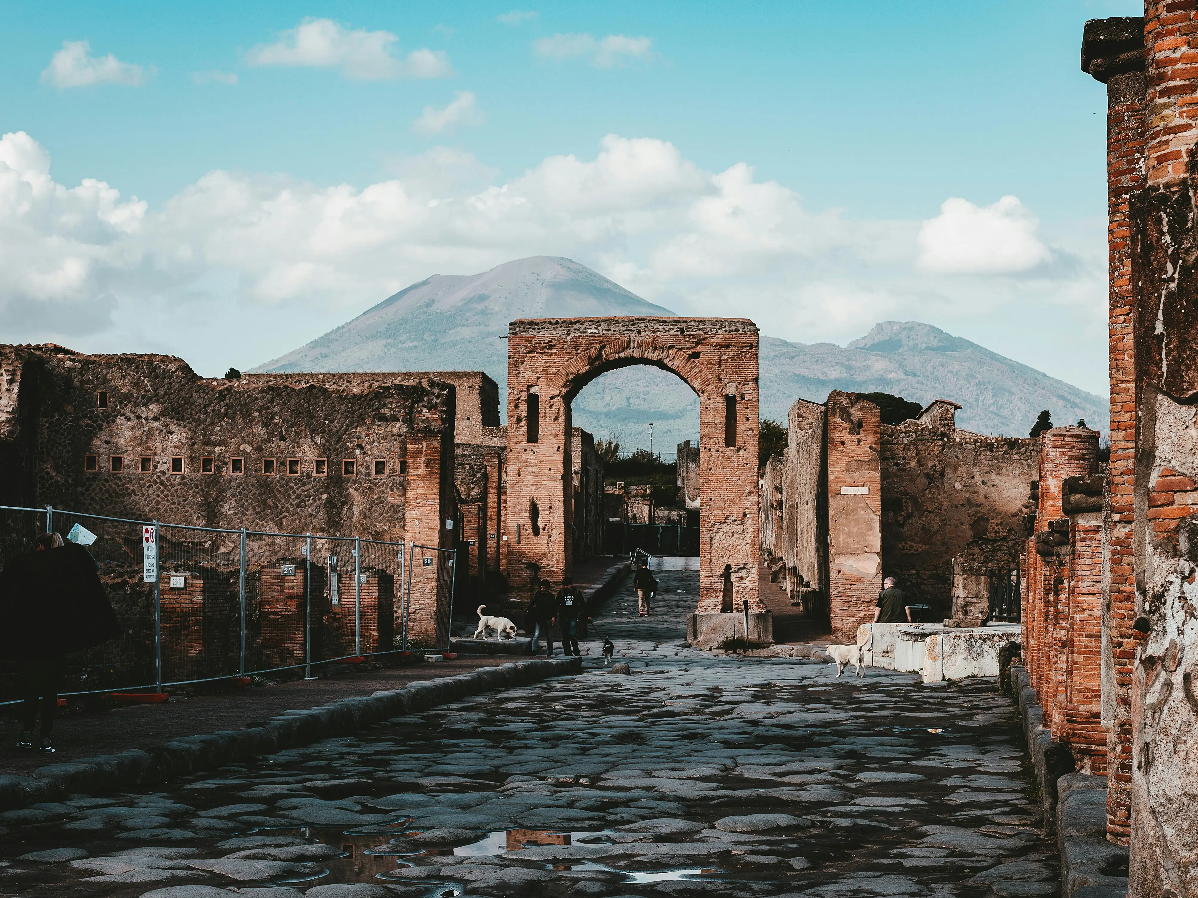 A Pompeii alley unearthed in 1794 reveals previously unknown graffiti using a special camera setup A Pompeii alley unearthed in 1794 reveals previously unknown graffiti using a special camera setup